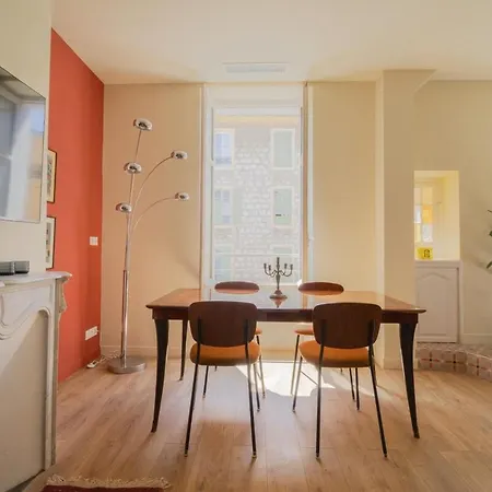 Apartamento Le Charme De L'ancien, Rénové - - 4 Personnes Niza